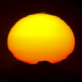 Green_sun_Abolfath (نور سبز خورشید)