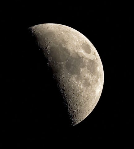 Moonquarter_Abolfath (ماه نیمه)
