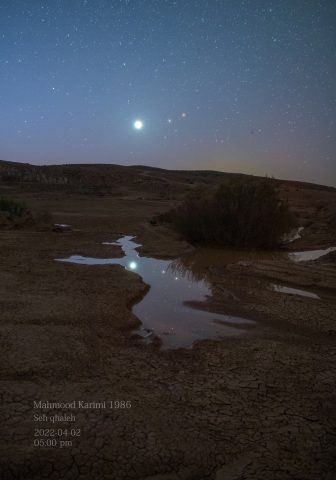 ۲ (مقارنه سه سیاره در آسمان شب)